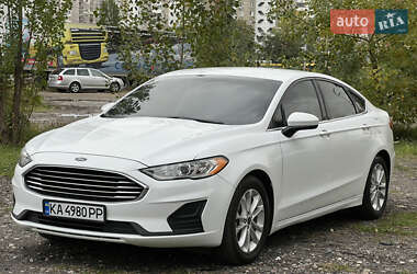 Седан Ford Fusion 2019 в 