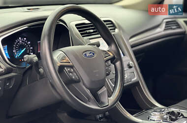Седан Ford Fusion 2019 в 