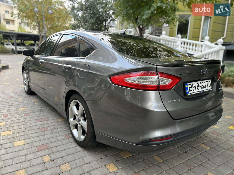 Седан Ford Fusion 2013 в Одесі