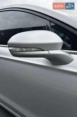 Седан Ford Fusion 2013 в 