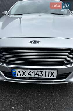 Седан Ford Fusion 2013 в 