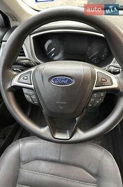 Седан Ford Fusion 2013 в 