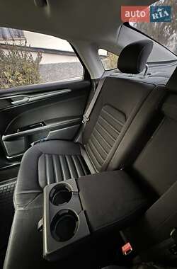 Седан Ford Fusion 2013 в 