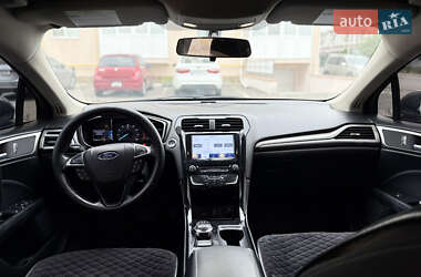 Седан Ford Fusion 2016 в 