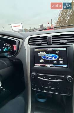 Седан Ford Fusion 2014 в  фото 3 Седан Ford Fusion 2014 в