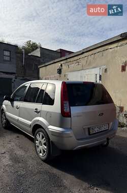 Хэтчбек Ford Fusion 2010 в 