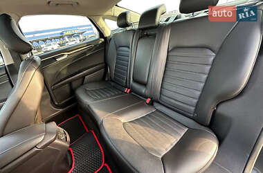 Седан Ford Fusion 2015 в 