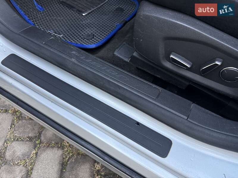 Седан Ford Fusion 2013 в Шептицькому