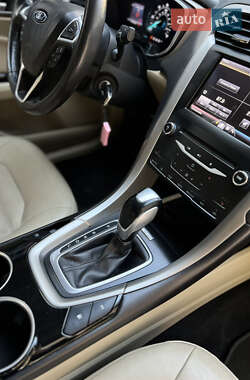 Седан Ford Fusion 2013 в 