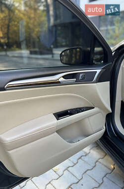 Седан Ford Fusion 2013 в 