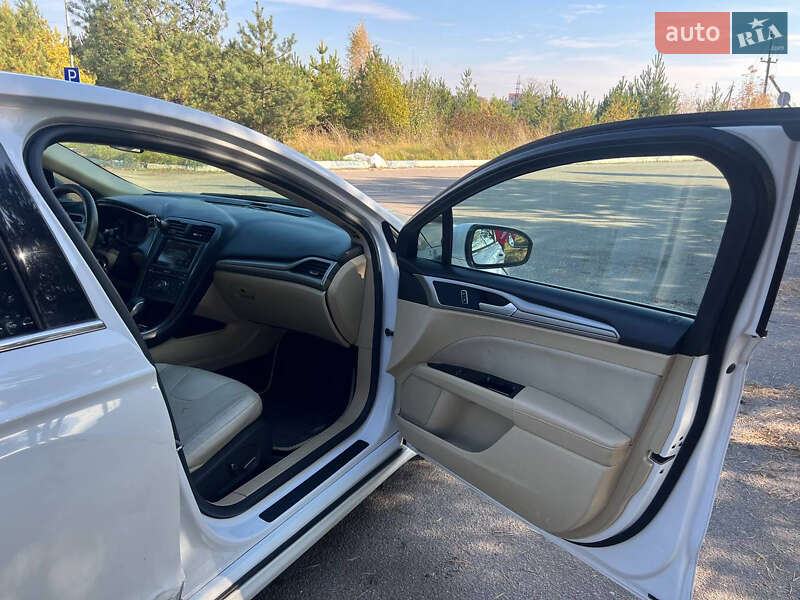 Седан Ford Fusion 2016 в Львові