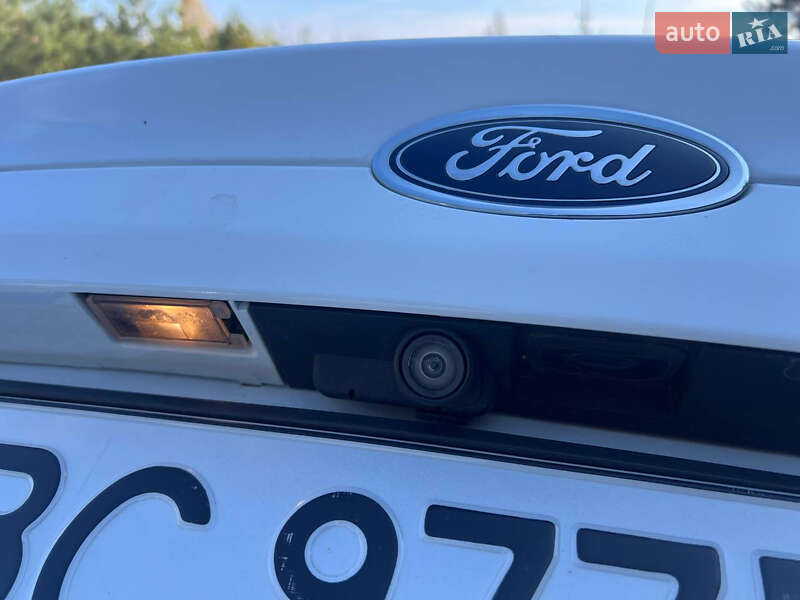 Седан Ford Fusion 2016 в Львові