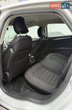 Седан Ford Fusion 2015 в 