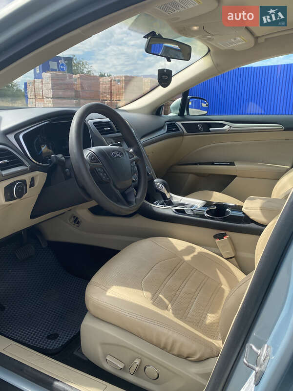 Седан Ford Fusion 2014 в Прилуках