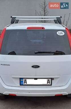 Хетчбек Ford Fusion 2012 в  фото 10 Хетчбек Ford Fusion 2012 в