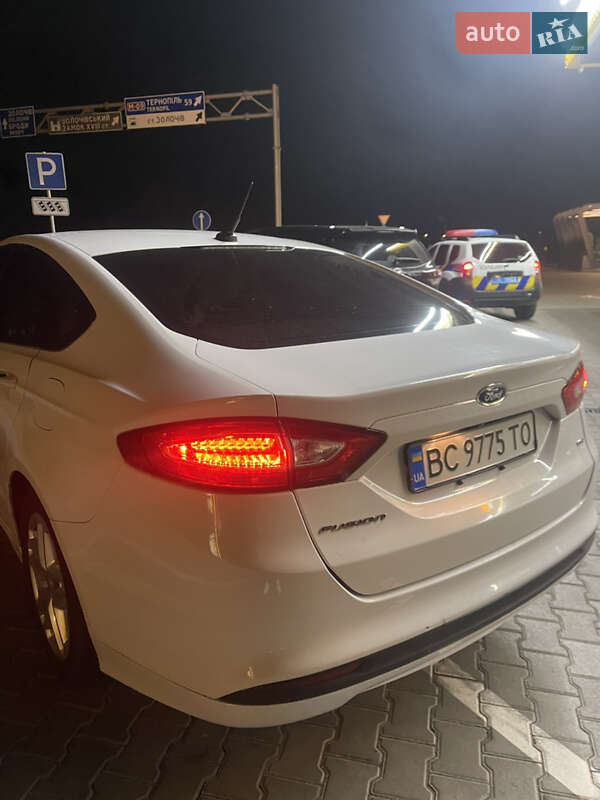 Седан Ford Fusion 2016 в Львові