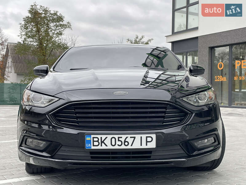 Седан Ford Fusion 2018 в Вараші