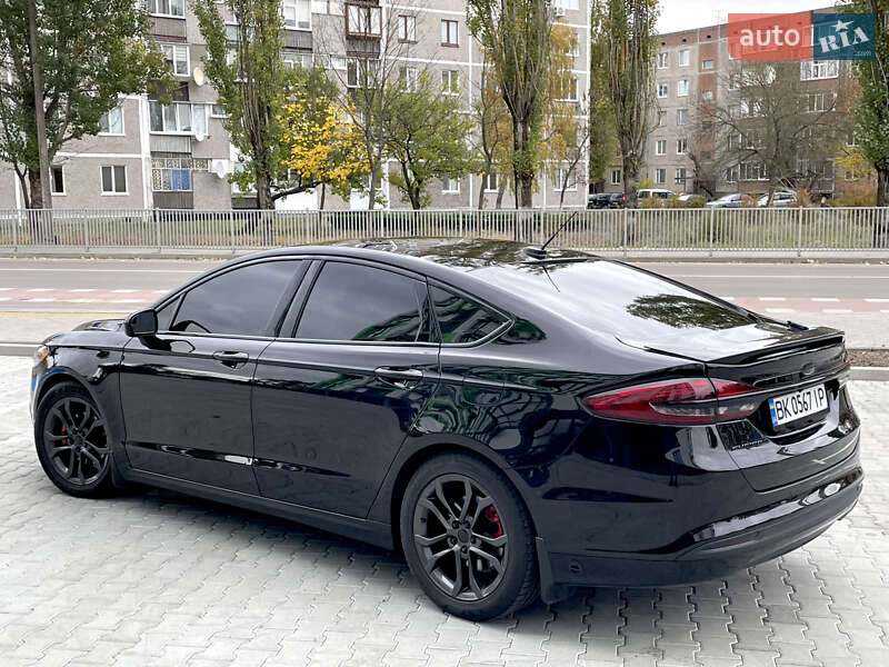 Седан Ford Fusion 2018 в Вараші
