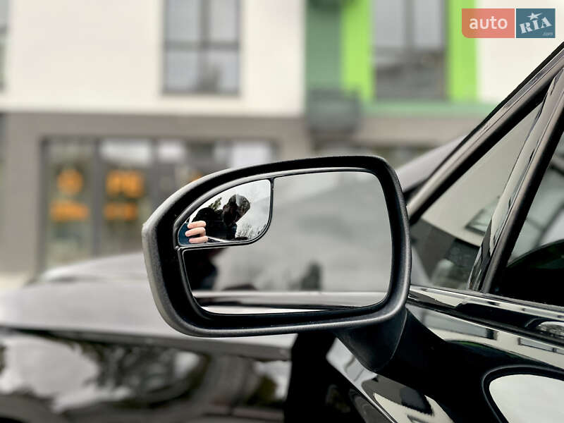 Седан Ford Fusion 2018 в Вараші