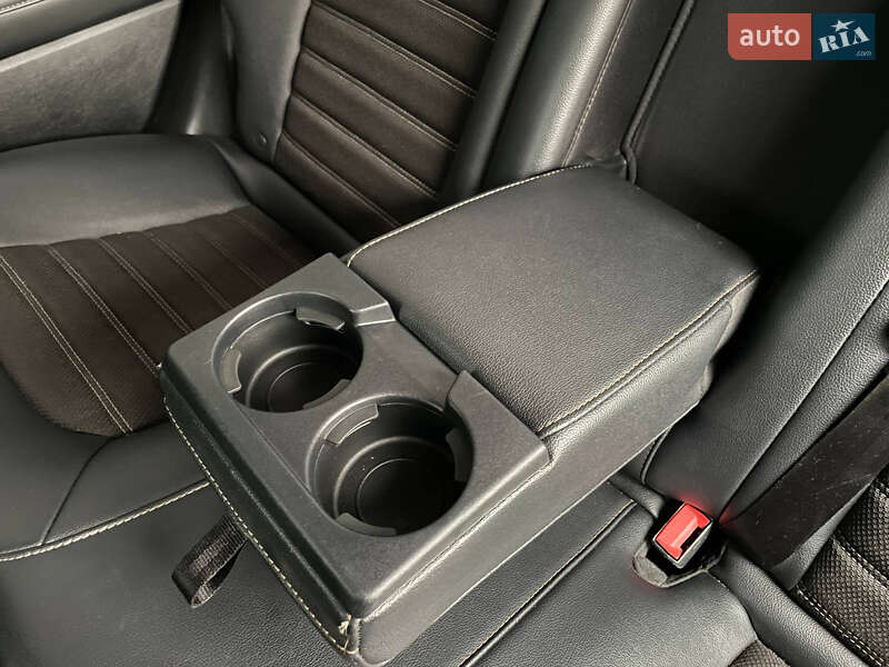 Седан Ford Fusion 2018 в Вараші