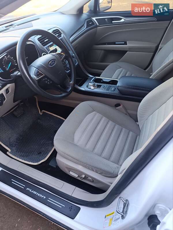 Седан Ford Fusion 2016 в Малехове