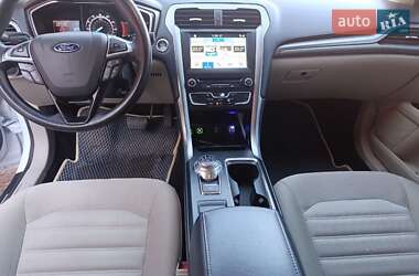 Седан Ford Fusion 2016 в Малехові