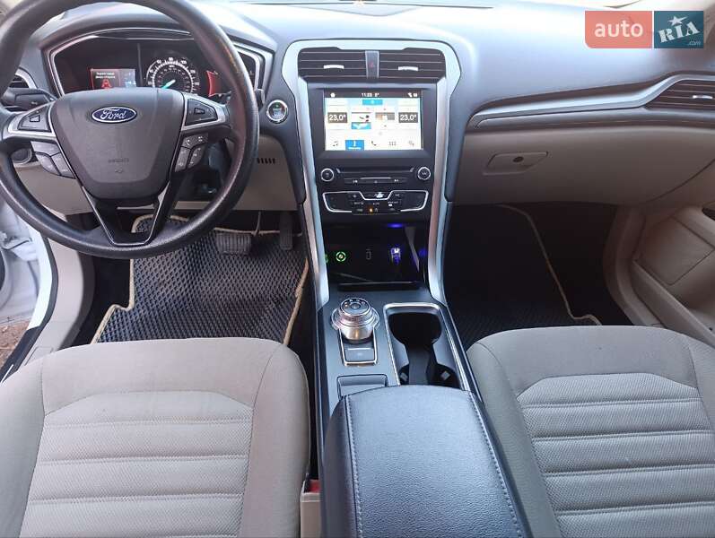 Седан Ford Fusion 2016 в Малехове