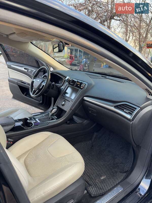 Седан Ford Fusion 2015 в Львові