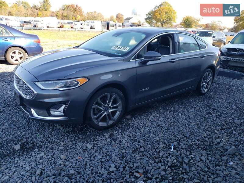 Седан Ford Fusion 2019 в Львові