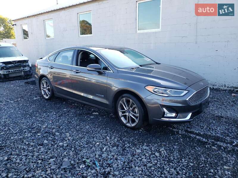 Седан Ford Fusion 2019 в Львові