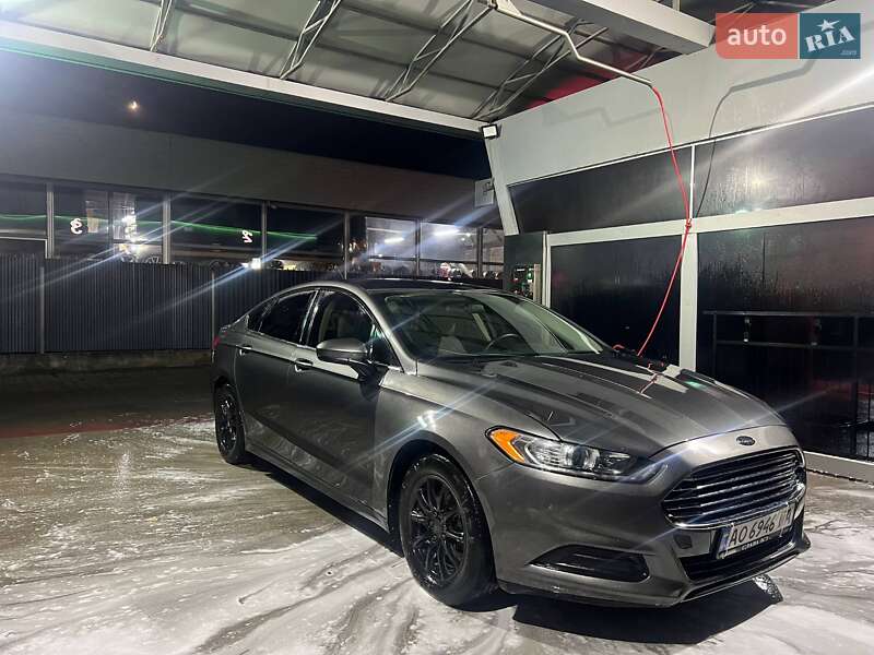 Седан Ford Fusion 2016 в Мукачевому