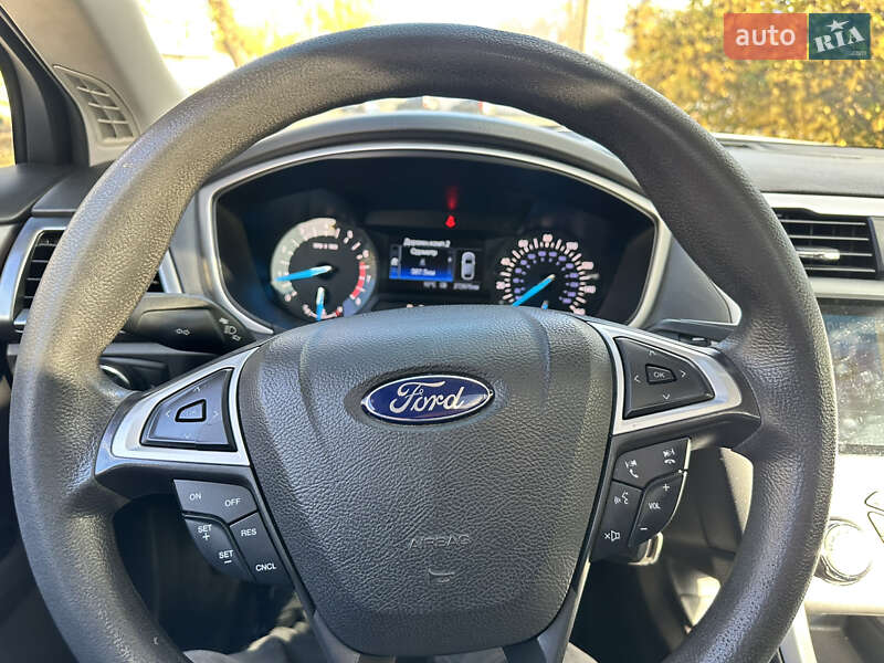 Седан Ford Fusion 2015 в Києві