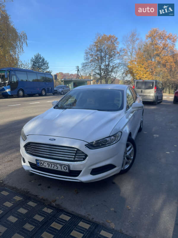 Седан Ford Fusion 2016 в Львове