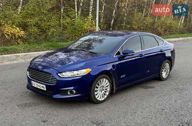 Седан Ford Fusion 2015 в Березане
