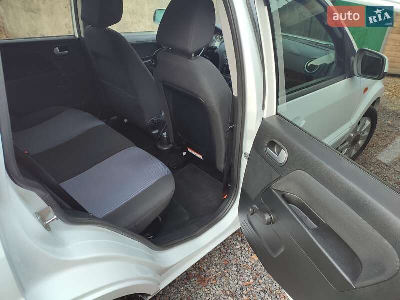 Хэтчбек Ford Fusion 2010 в Житомире