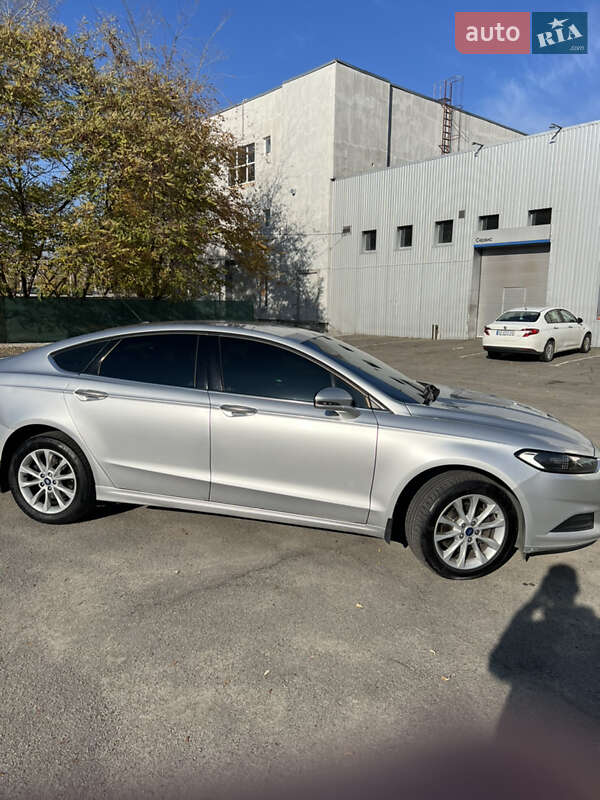 Седан Ford Fusion 2014 в Кам'янському