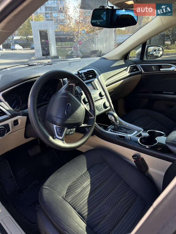 Седан Ford Fusion 2014 в Кам'янському