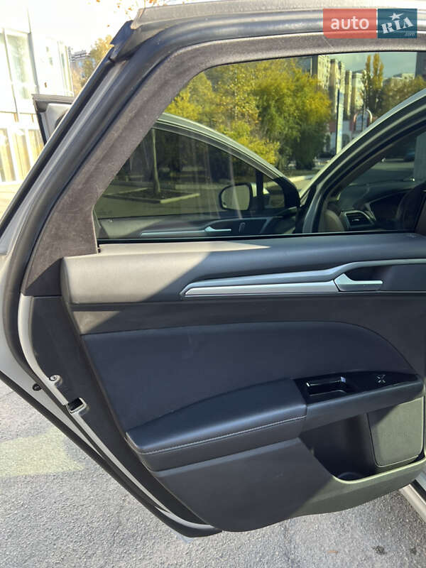 Седан Ford Fusion 2014 в Кам'янському