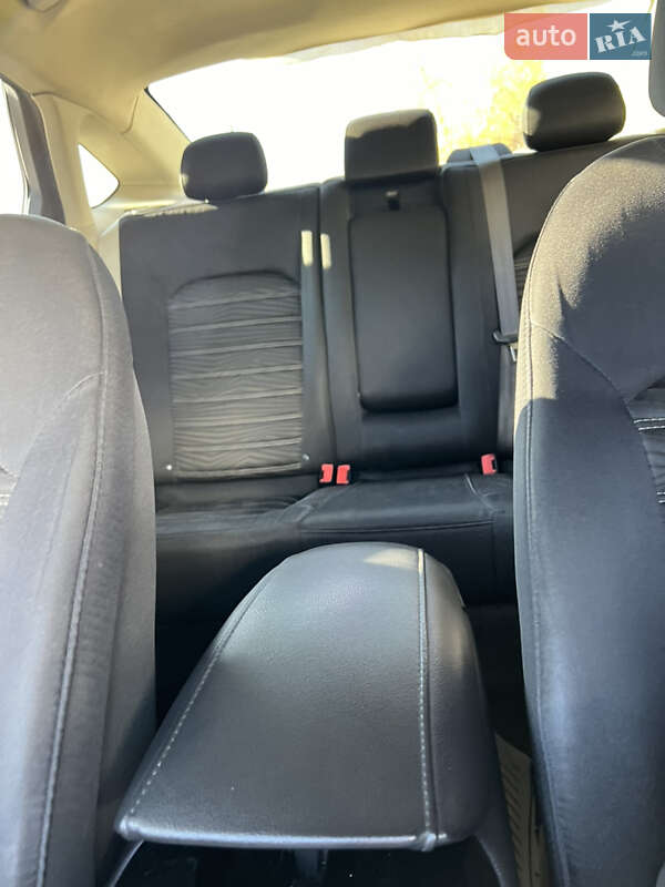 Седан Ford Fusion 2014 в Кам'янському