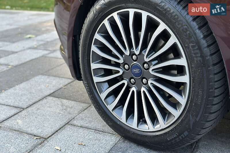 Седан Ford Fusion 2016 в Львове