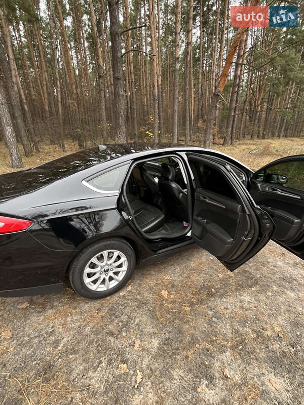 Седан Ford Fusion 2015 в Обухові