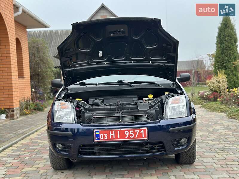 Хетчбек Ford Fusion 2005 в Володимирці