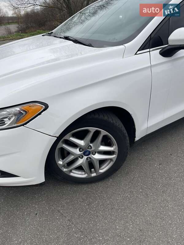 Седан Ford Fusion 2015 в Буче