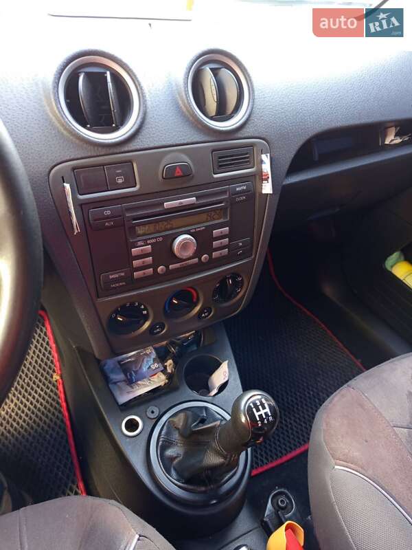 Хетчбек Ford Fusion 2008 в Краснограді