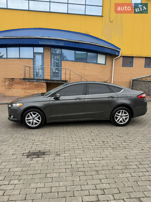 Седан Ford Fusion 2015 в Зміїві