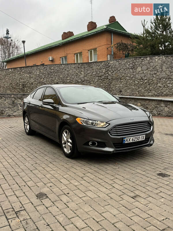 Седан Ford Fusion 2015 в Зміїві