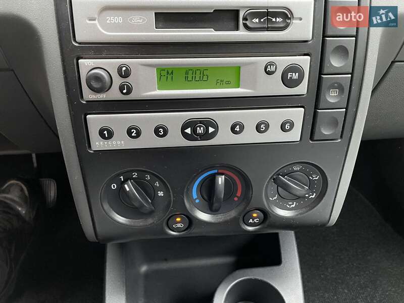 Хэтчбек Ford Fusion 2005 в Косове