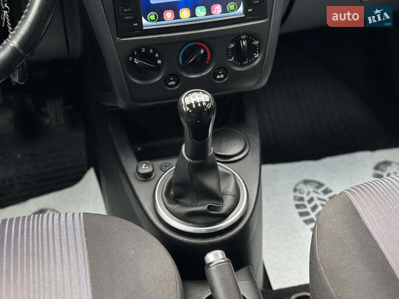 Хэтчбек Ford Fusion 2010 в Шептицькому