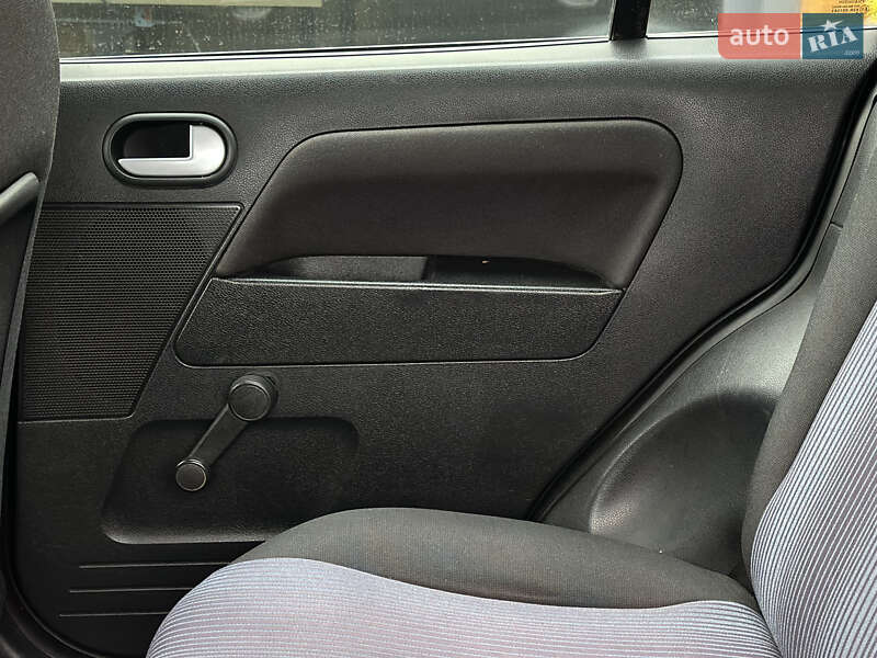 Хэтчбек Ford Fusion 2010 в Шептицькому