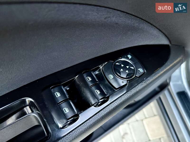 Седан Ford Fusion 2014 в Одесі